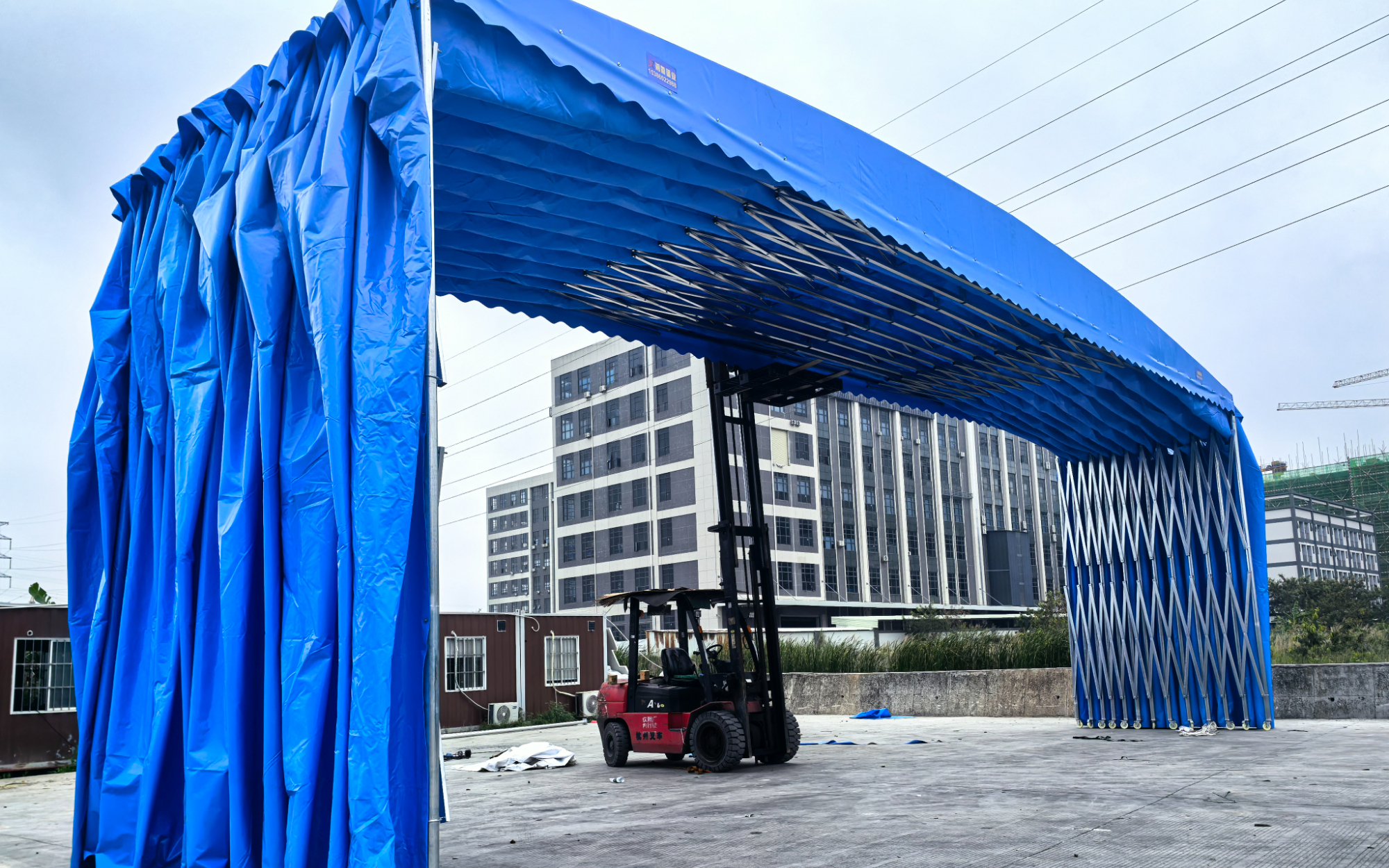 移動(dòng)雨棚制作安裝施工方法詳解｜推拉雨棚防風(fēng)防腐、伸縮順暢實(shí)戰(zhàn)教程